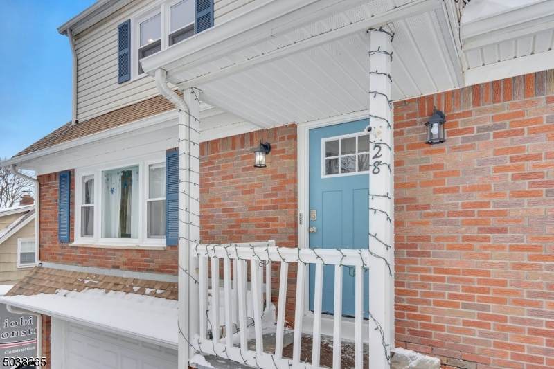 28 Macfarlan Ave - Photo 1