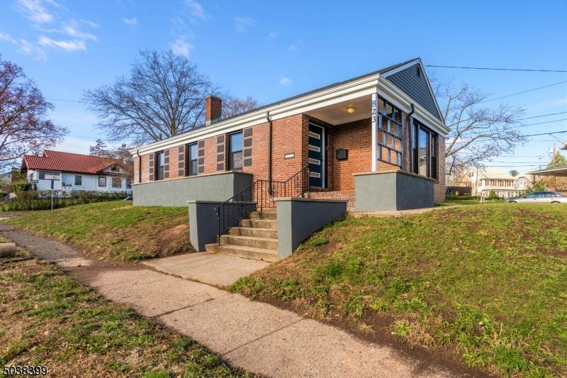 823 Westfield Ave - Photo 1