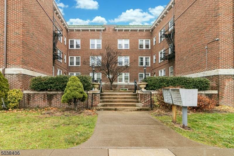 2 Altamont Ct, Unit 21 - Photo 1