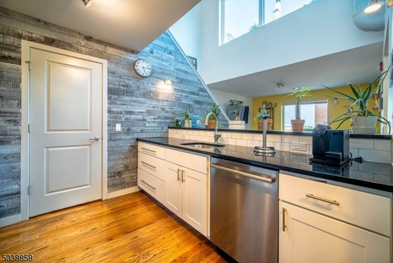 52 Lincoln Ave 507 - Photo 1