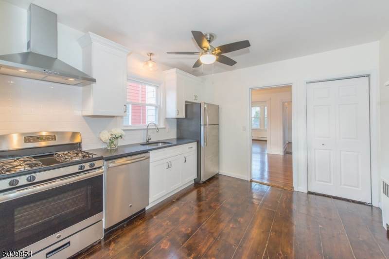 20 Montague Pl - Photo 1
