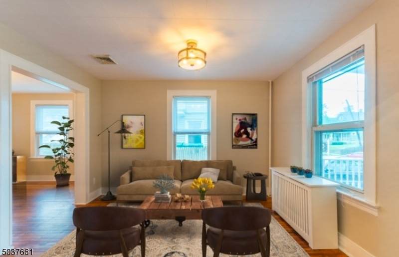 405 W Broad St - Photo 1