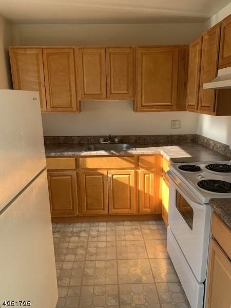 29 Paterson Ave - Photo 1