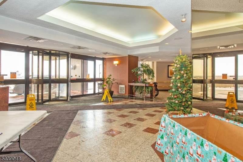 1030 Harmon Cove Tower - Photo 1