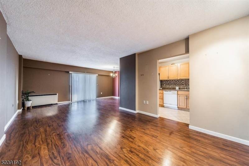 10 N Wood Ave - Photo 1