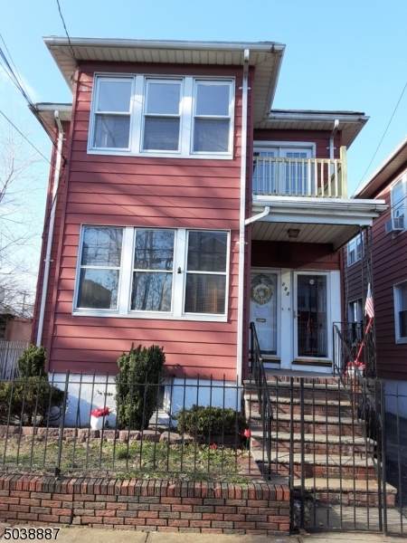 295 Leslie St - Photo 1