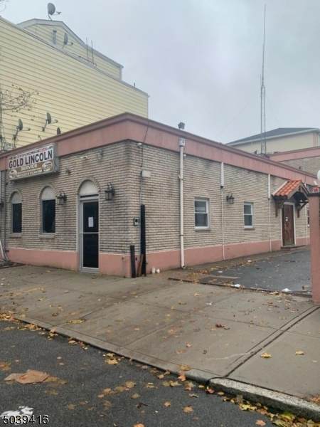 140 Walnut St - Photo 1