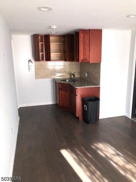 700 Park Ave - Photo 1