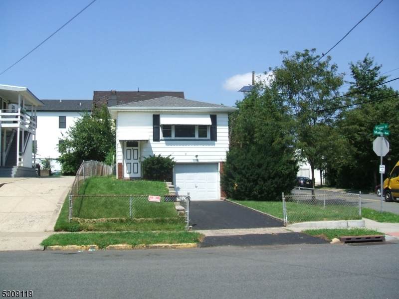 1062 Madison Ave - Photo 1