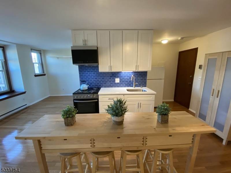 107 E Broad St - Photo 1