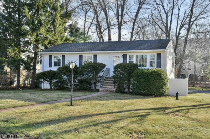 17 Commanche Ln - Photo 1