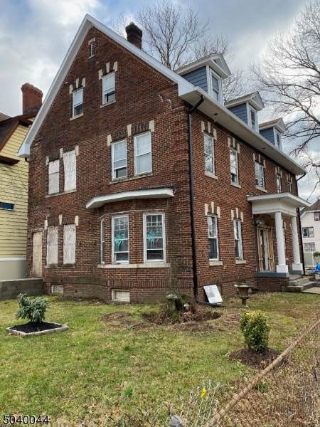 742 Clinton Ave - Photo 1