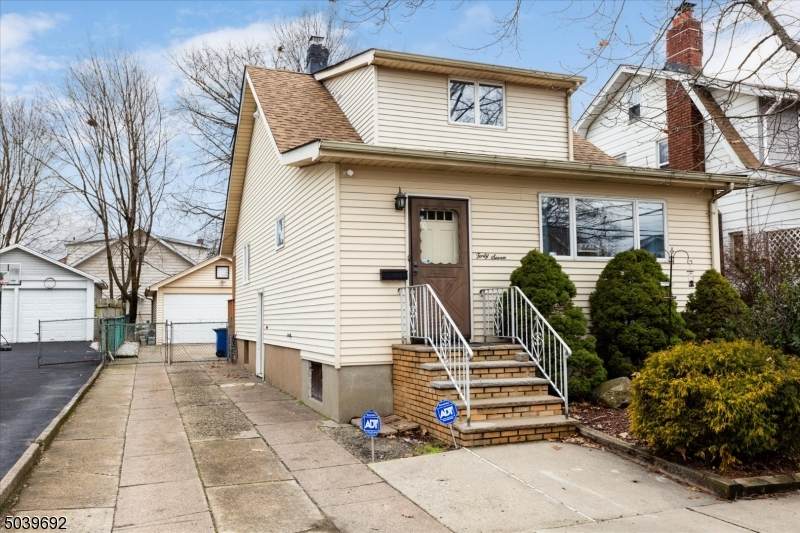 47 Arlington Ave - Photo 1