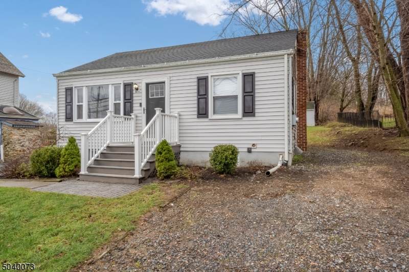 318 Greenwich St - Photo 1