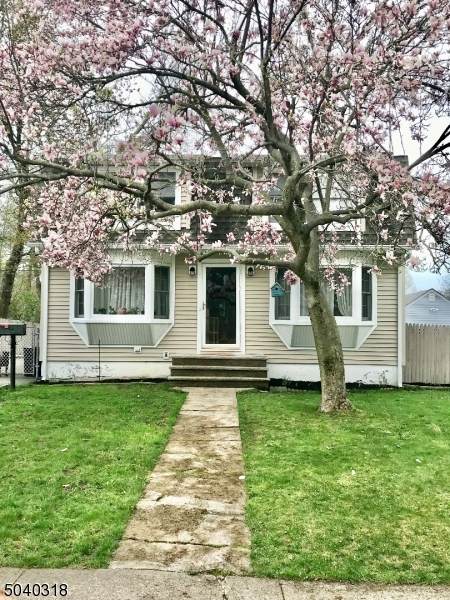 15 Roy Ave - Photo 1