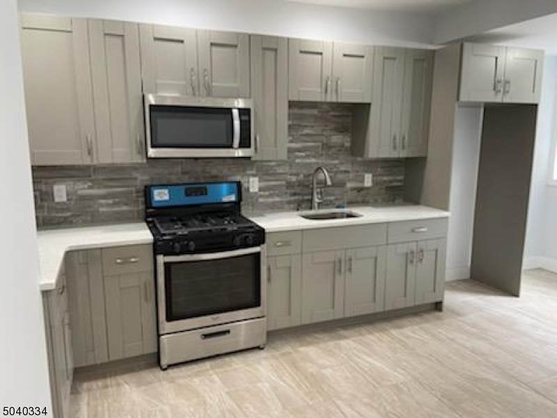 828 Summer St - Photo 1