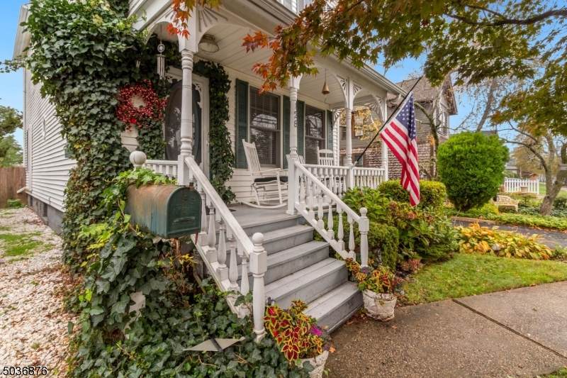 128 Woodbridge Avenue - Photo 1