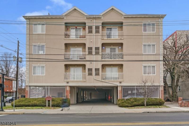 349 W Grand St Unit 107 - Photo 1