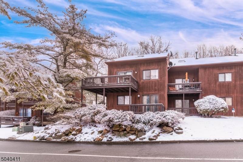 12 Stonehill Dr - Photo 1