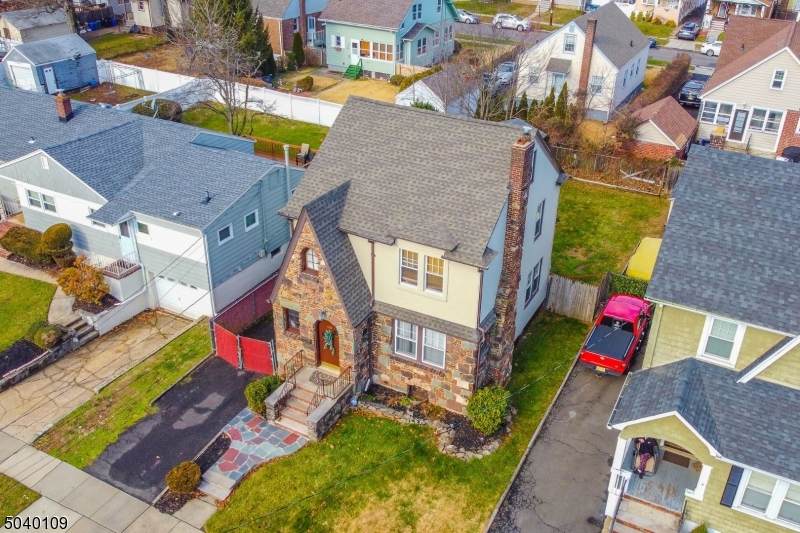 433 E 5Th Ave - Photo 1