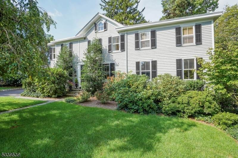 37 Pine Grove Ave - Photo 1