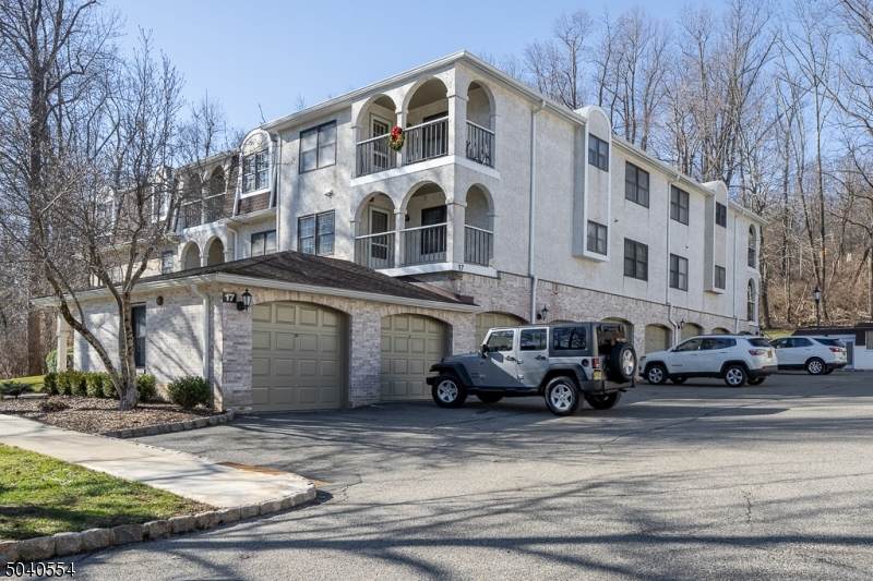 17 Heritage Dr - Photo 1