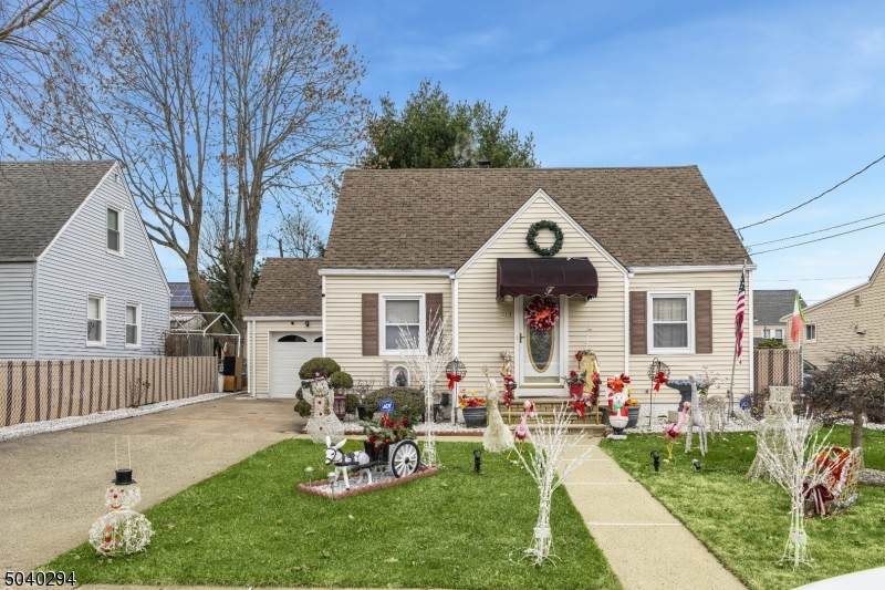 261 Lincoln Ave - Photo 1