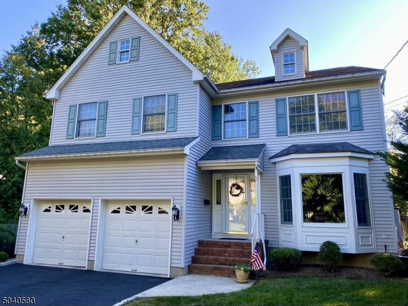 185 Tudor Oval - Photo 1