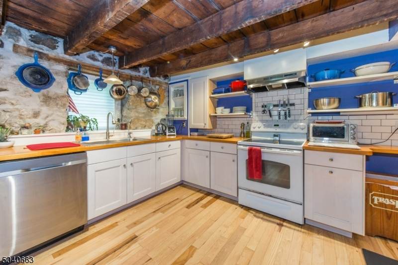 22 Kelly Pl - Photo 1