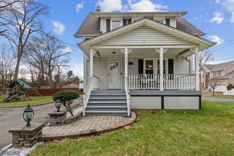 1402 Glenwood Dr - Photo 1