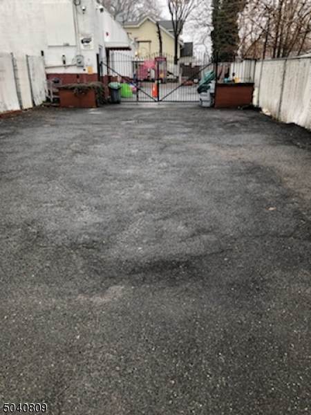 907 Chancellor Ave - Photo 1