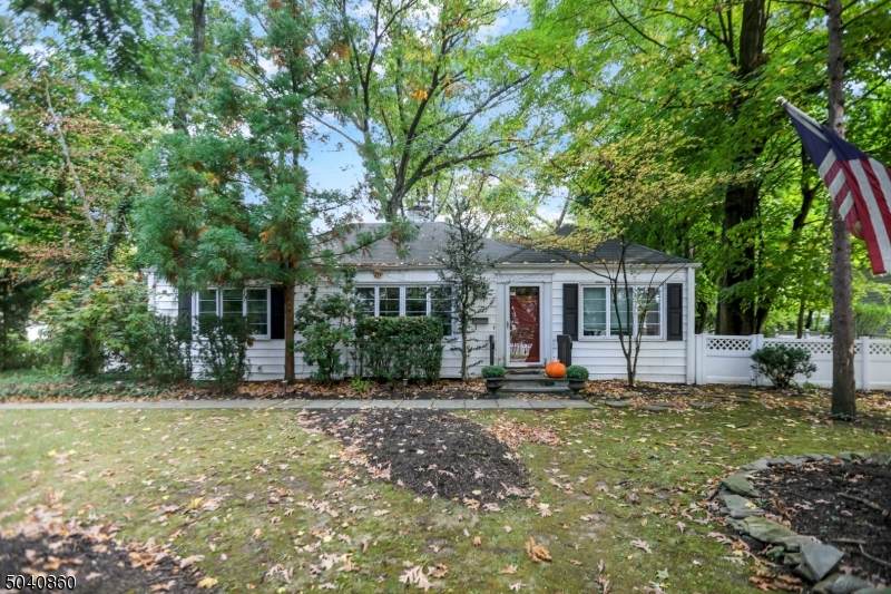 777 S Maple Ave - Photo 1