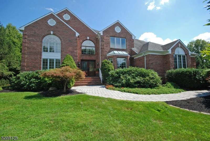 105 Briarwood Dr West - Photo 1