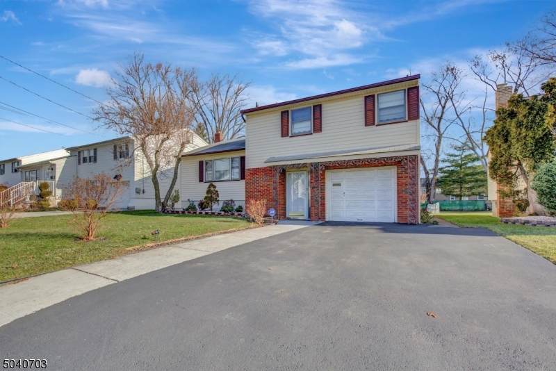 933 Douglas Ter - Photo 1