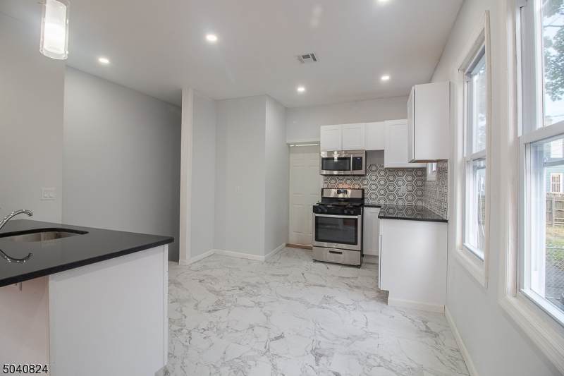 435 Halsted St - Photo 1