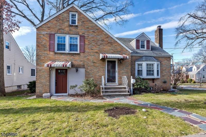 960 Rosemont Ave - Photo 1