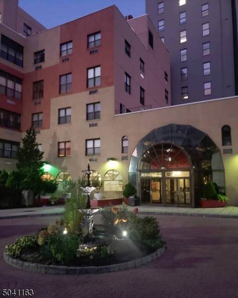 111 Mulberry St - Photo 1