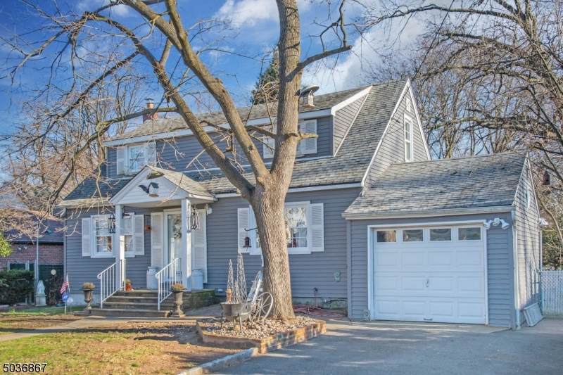 864 Paterson Ave - Photo 1