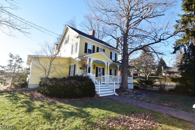 926 Main St - Photo 1