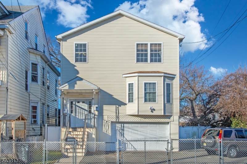 630 E 22nd St - Photo 1