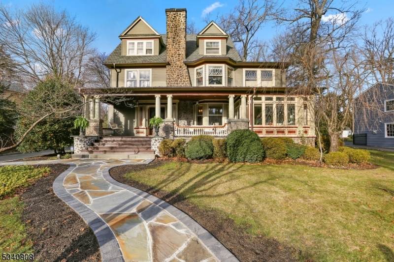 205 Fernwood Ave - Photo 1