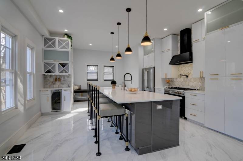 517 W 8Th St - Photo 1