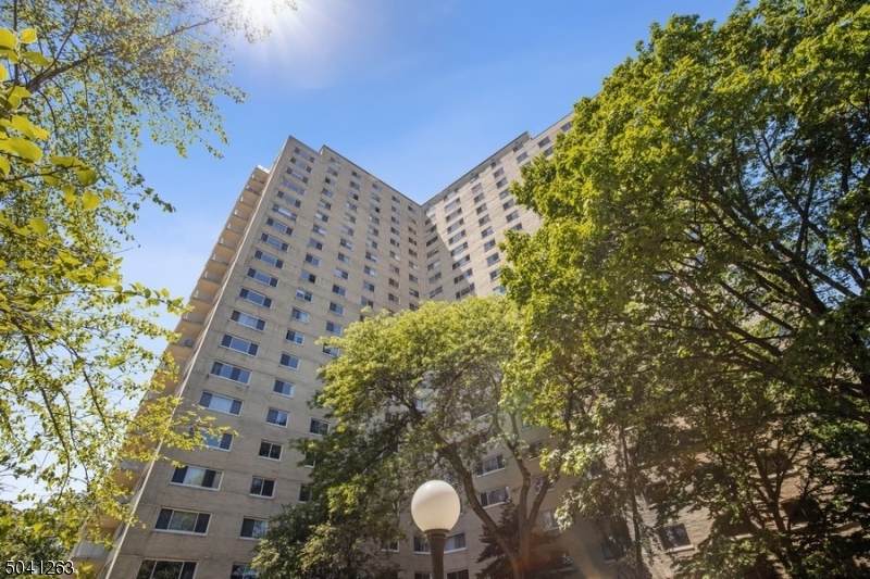377 S Harrison St 19Ee - Photo 1