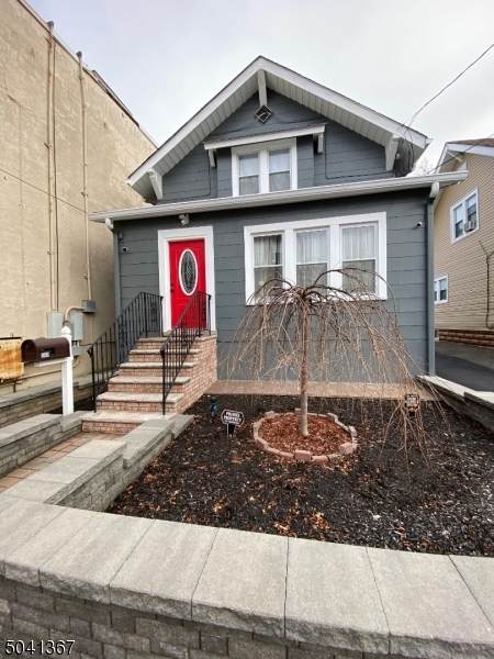 260 Hollywood Ave - Photo 1