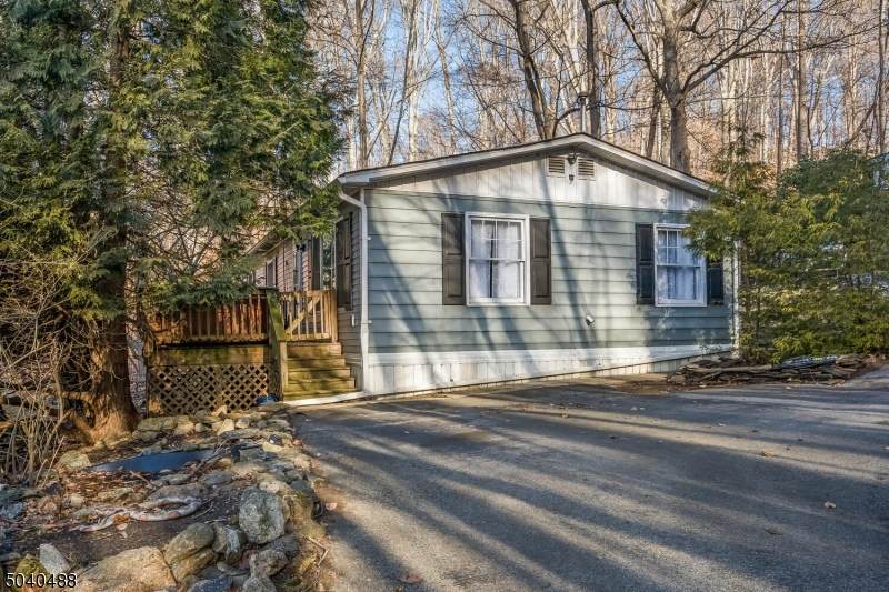 1 Watergate Dr - Photo 1