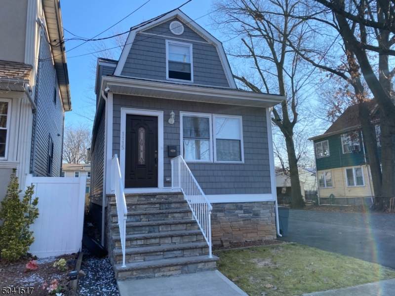 1115 Warren Street - Photo 1