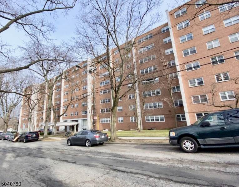 39 E 39Th St - Photo 1