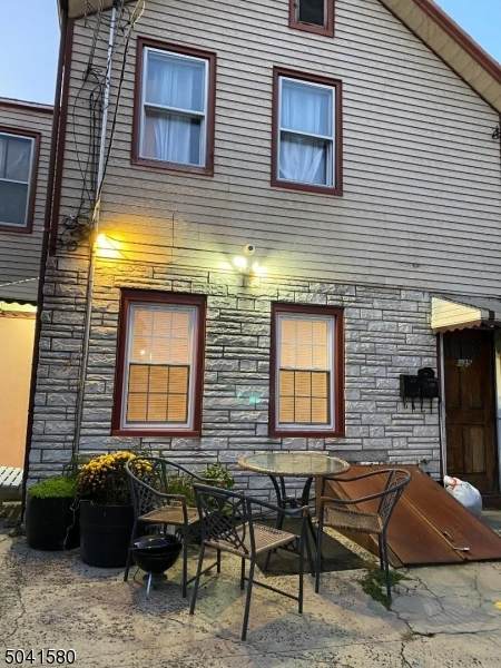 135 Van Buren St - Photo 1