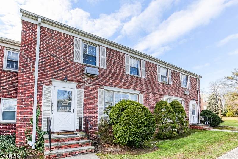 445 Morris Ave - Photo 1