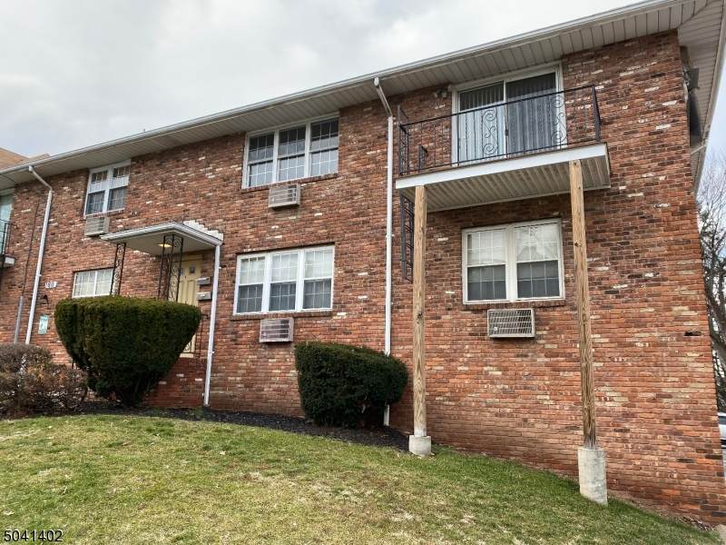 180 Highland Ave - Photo 1